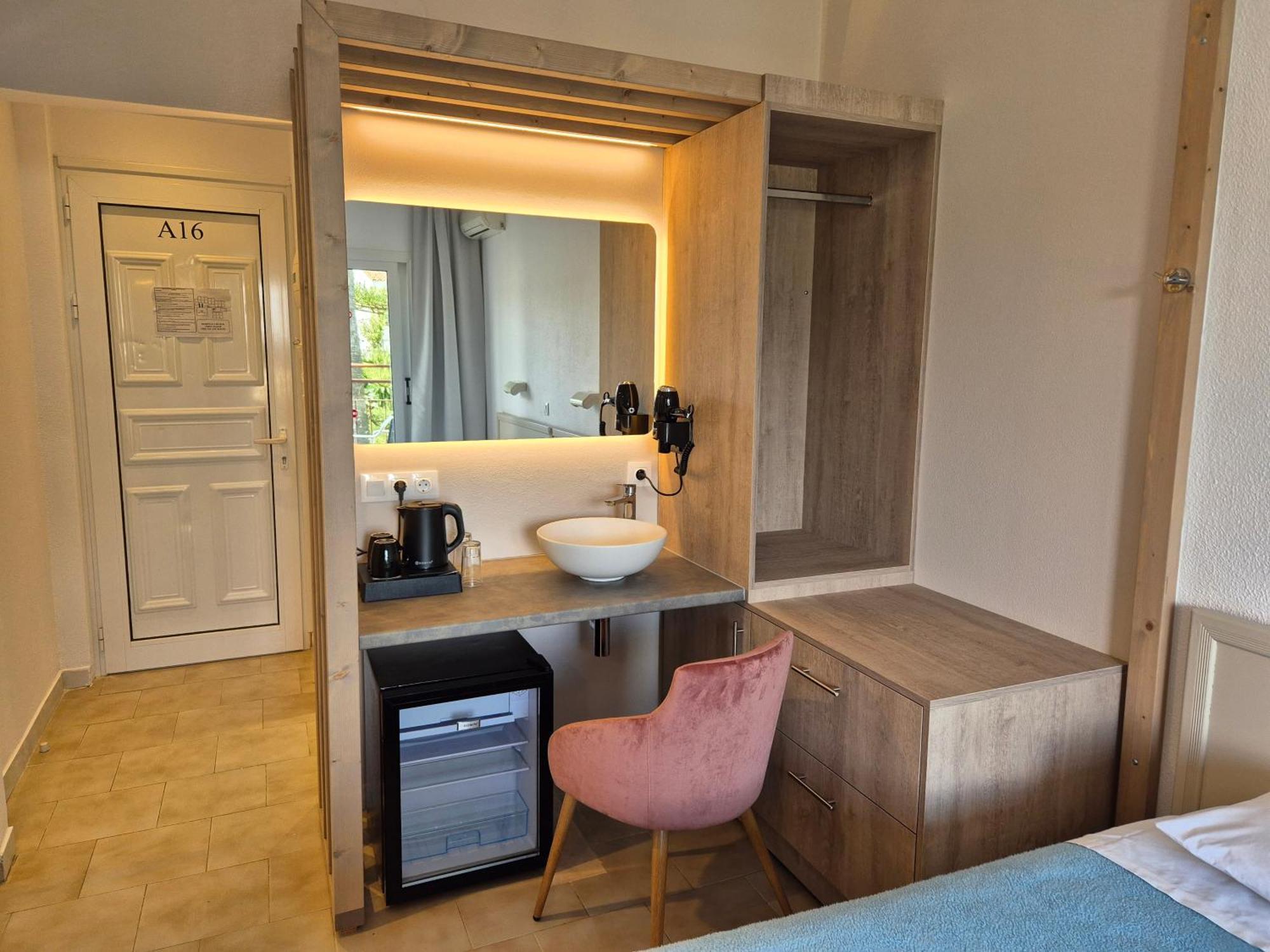 Morfeas Hotel Kávos Eksteriør bilde